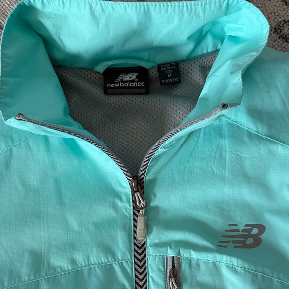 New Balance Wind Jacket - Picture 2 of 3